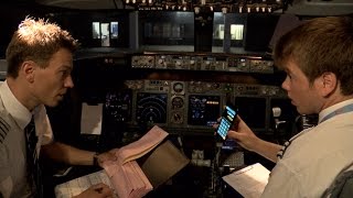 Vlieg mee met een piloot in de cockpit van een Boeing 737 deel 1 [upl. by Diann]