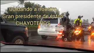 Cuidando a nuestro gran Presidente hasta su nuevo hogar de estos medios tradicionales [upl. by Ayatnwahs]