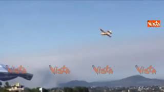 Incendi anche in Costa Azzurra i Canadair in azione sopra le spiagge [upl. by Ynnatirb]