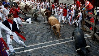 Spagna Pamplona al via la folle festa di San Firmino già tre feriti [upl. by Vail14]