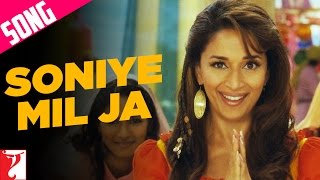 Soniye Mil Ja Song  Aaja Nachle  Madhuri Dixit  Sukhwinder Singh Sunidhi Chauhan SalimSulaiman [upl. by Lamiv265]