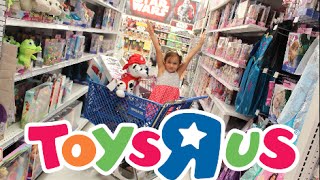 Toys R Us Shopping Spree  Compras de juguguetes en Toys R Us [upl. by Prudie]