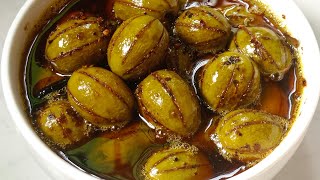 তেলে ডুবানো জলপাই আচার Tele dubano jolpai achar jolpai er tok achar jolpai er tel achar [upl. by Ayana]