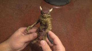 General Lotz Reviews Horned Predator Kenner Action Figure [upl. by Edmond382]