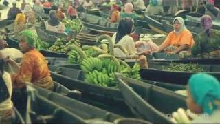 Pasar Terapung Banjarmasin  Indonesia Floating Market HD [upl. by Darrill]