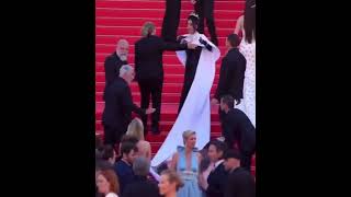 Incident au Festival de Cannes 2024 Massiel Taveras révélant la traîne de sa robe avec JésusChrist [upl. by Lsil297]