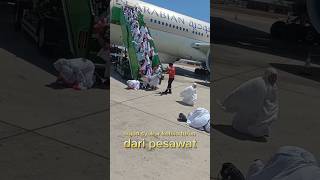 jamaah haji Indonesia sujud syukur ketika sampai di arab Saudi‼️momenharu jamaahhaji haji sujud [upl. by Clellan]