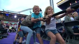 Barnen utmanar gladiatorerna på dragkamp  Sommarkrysset TV4 [upl. by Golanka789]