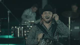 Calibre 50  El Pistolero  El Chinelito Borracho Medley  En Vivo [upl. by Edgard977]