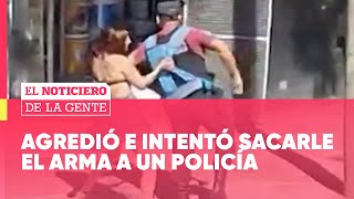 Una MUJER ARMADA con una FACA AGREDIÓ a un POLICÍA e intento SACARLE el ARMA ElNotidelaGente [upl. by Arenahs]