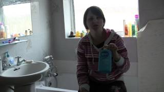 Oilatum Emoillient Light Liquid Paraffin Bath Oil  bath time Review video ReviewGear [upl. by Sofia626]