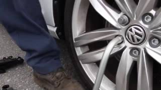 Using your VW Tire Jack  Volkswagen How To [upl. by Nyrrat]