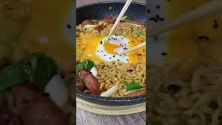 Ramen mit Ei und Wurst shorts ramen ramenrecipe [upl. by Eibbor]