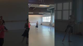 Jettés and piruettes en dedan ballet balletclass dance balletturns piruettes endedan dancer [upl. by Vena]