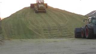 Kirovets K700A und Fendt 936 im Maissilo 2009 [upl. by Godderd]