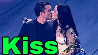 quotKaty Perry amp Orlando Blooms Sizzling Kiss Steals the Spotlight at MTV VMAs  MustSee Viral Photos [upl. by Elocen]