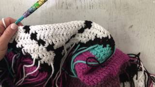 Howto Carry Yarn and Change Color in a Crochet Graphgan [upl. by Yesnik817]