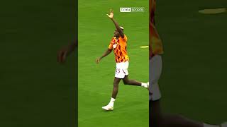 🦁 Victor Osimhen Galatasaray Taraftarını Selamladı shorts galatasaray [upl. by Felecia]