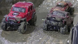 Hot Wheels Mud Track Off Road Battle Tournament Race\Carros offroad Hot Wheels na corrida de lama [upl. by Amelie]