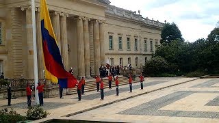 Honores a la Bandera de Colombia  Banda de Guerra Guardia Presidencial [upl. by Jopa]