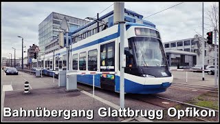 Kleiner Glattalbahn Bahnübergang beim Bahnhof Glattbrugg [upl. by Shaughn]