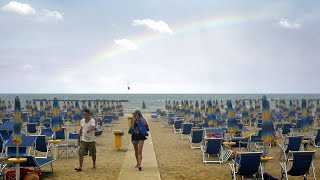 Operadores de clubes de praia italianos preparamse para o pior [upl. by Llenor]