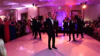 Marido sorprende en la boda bailando para la novia [upl. by Dlareg335]