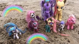 My Little Pony at the Lake amp Sand Surprise Eggs [upl. by Mcwilliams]