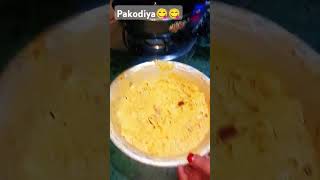 Garam garam pakodiya indianrecipes pakodi [upl. by Crooks]