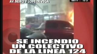 Se incendió un colectivo de la línea 124 [upl. by Lehcear]