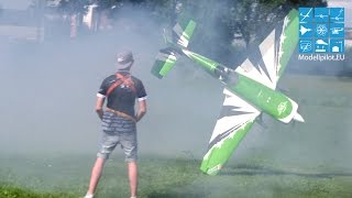 Torque amp Crash Extra 330SC Dennis Gutowsky MULTIPLEX Airshow Bruchsal 2017 [upl. by Akinwahs]