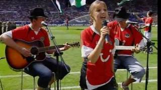 Hannover 96  Alina Schmidt singt 96 alte Liebe [upl. by Lebaron]