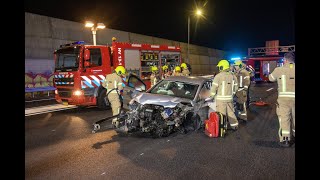 A20 bij Vlaardingen afgesloten nadat auto tegen vangrail botst [upl. by Nirda]