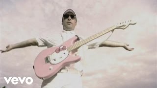 Kevin Johansen  S O S Tan Fashion Emergency Official Video [upl. by Kizzie]