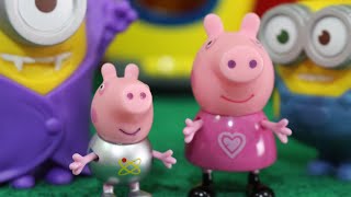 Pig George Astronauta e Peppa Conhecem a Terra dos Minions Em Português [upl. by Anirdnaxela659]