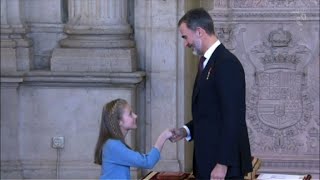 Espagne la fille aînée de Felipe VI honorée comme héritière [upl. by Fineman776]