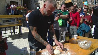 Gabriele Bonci lezioni di pizza a Campo di Giove [upl. by Eleinad965]