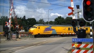 Spoorwegovergang Bilthoven  Dutch railroad crossing [upl. by Doyle]