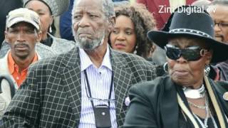 Actor Joe Mafela Sdumo in Sgudi Snaysi died in a car crash in Johannesburg 180317 [upl. by Enimsaj]