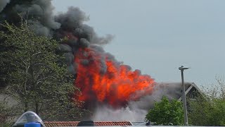 Uitslaande brand op Kinderboerderij de Kleine Duiker in Barendrecht  Brandweer met spoed onderweg [upl. by Aizat]