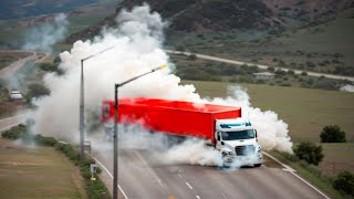 Des Conducteurs de Camions Idiots Qui Ont Complètement Fail [upl. by Nonnerb897]