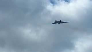 Vulcan Bomber XH558 Low flypast Finningley 31aug13 [upl. by Eimor]