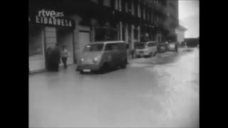 Gran temporal de olas en San Sebastian Donostia año 1965 NODO [upl. by Dde]