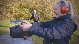 Kan Mette lære at skyde med pistol  Hobbyjagten Pistolskydning [upl. by Ahsinuq]