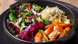 Warme salade met quinoa rode biet wortel radijs en tahinidressing [upl. by Woodring]