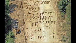 Le cimetière médiéval de Manosque Une fouille exceptionnelle [upl. by Dnalyag]