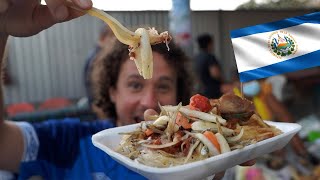 ¡Probando la comida callejera más famosa de El Salvador 🌮🍤🌽 [upl. by Latrina613]