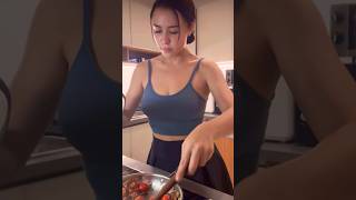 YASSI PRESSMAN ANG SEXY NA KUSINERA♥️yassipressman cookingathome viral shorts [upl. by Bury]