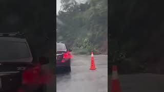 Se reporta un derrumbe en la carretera al Puerto de La Libertad cerca de la residencial Tuscania [upl. by Ketty349]