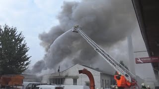 Schreinereibrand  1 Toter  Durchzündung Dachbereich in KölnWahn  OTöne [upl. by Auhsohey]